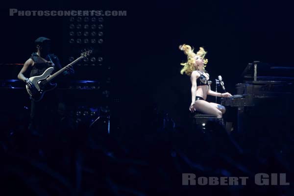 LADY GAGA - 2010-05-21 - PARIS - Bercy - 